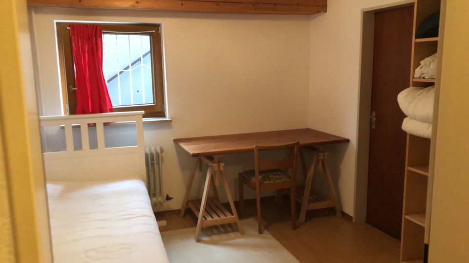 Zimmer bei Familie - 430,00 EUR Kaltmiete, ca.  12,00 m² in Staufen im Breisgau (PLZ: 79219)