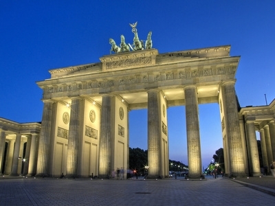 WG Zimmer Berlin - Berlin, Brandenburger Tor, Froschperspektive.