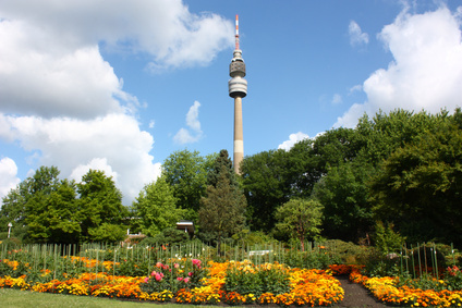 WG Zimmer Dortmund - ausflug ausflugsziel aussicht aussichtspunkt aussichtsturm bergbau blau blumen denkmal deutschland dortmund drehrestaurant europa fernsehturm florian florianturm funkturm grün himmel hoch nordrhein-westfalen park reiseziel ruhrgebiet schwarz sehenswürdigkeit turm weiss westfalenpark.