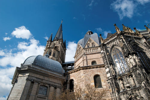 WG Zimmer Aachen - aachen abbild anblick architektur deutsches volk deutschland dom europa german gothic gothik gotisch großstadt himmel kathedrale katholische kirche kultur monument platz religion tourismus tourist.