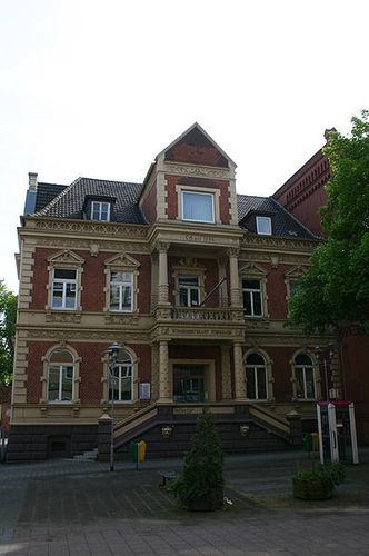 WG Zimmer Oberhausen - Oberhausen Früheres Bürgermeisteramt von Sterkade heute Bezirksverwaltung.