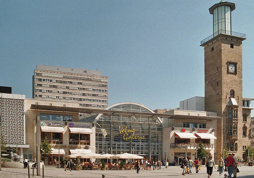 WG Zimmer Hagen - Hagen Friedrich-Ebert-Platz mit Rathausturm und Volme-Galerie.