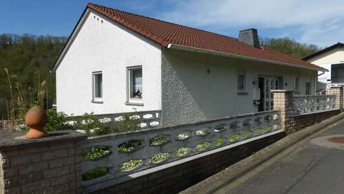 Foto - Haus zum Kaufen in Balduinstein 270.000,00 € 215 m²