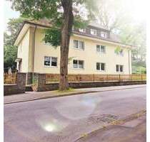Helle renovierte 2- Zi Wohnung (zuzügl. weiterem Zimmer + Gäste WC im DG) mit Gartenanteil zu vermieten - Lüdenscheid