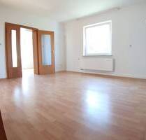 Tolle renovierte 100m² 5 Zimmer Wohnung im 1.OG in Zierenberg! Super Mietpreis! Ab 01.11.2025