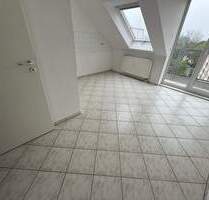 Dachgeschoss - Süd-Balkon - große Zimmer uv.m. - Chemnitz Schloßchemnitz