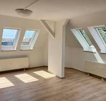 Freies WG-Zimmer im Dachgeschoss verfügbar! Ideal für Studenten und Azubis! - Kiel Neumühlen - Dietrichsdorf Bezirk 2