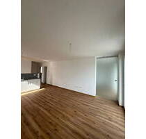 Moderne 3 Zimmer Wohnung mit unverbautem Ausblick, Glasdesign & Einbauküche - Kemnath