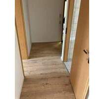 Neue Einbauküche! Große 3-Zimmer mit neuem Laminat und Wannenbad in guter Lage! - Chemnitz Altchemnitz