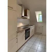 Großzügige DG 2-Zimmer mit EBK, Laminat und Dusche in guter Lage - Chemnitz Altchemnitz