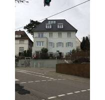 Top ausgestattete 3 Zimmer Wohnung in Halbhöhenlage mit Weitblick, 2 Balkonen und Garage - Stuttgart