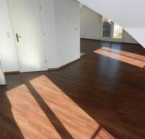 wohnen, mit Blick über Freital 1-Raum-Wohnung im Dachgeschoss