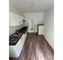 * 3-Zimmer mit Einbauküche, Balkon, Dusche und Laminat zum Toppreis! * - Chemnitz Kaßberg