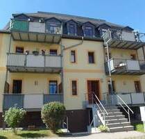 Hübsche 2-Zimmer Wohnung im Erdgeschoss mit Balkon, Laminatboden, sep. Küche & Bad mit Dusche - Freital
