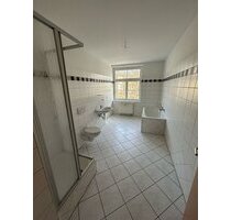 Große 3-Zimmer mit Wanne, Dusche, AR, neuem Laminat und Balkon in ruhiger Lage! - Chemnitz Bernsdorf