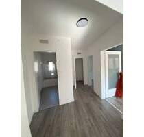 Schöne, Helle 2 Zimmer Wohnung Nürnberg mit Balkon