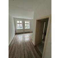 Kompakte 2-Zimmer mit Einbauküche, Laminat und Wannenbad in guter Lage - Chemnitz Sonnenberg