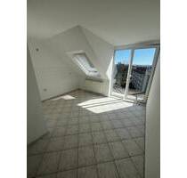 Dachgeschoss - Süd-Balkon - große Zimmer uv.m. - Chemnitz Schloßchemnitz