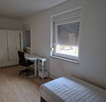 Möbliertes WG-Zimmer - 3er WG - 590,00 EUR Pauschalmiete, ca.  20,30 m² Wohnfläche in Freiburg im Breisgau (PLZ: 79110) Mooswald - West