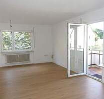 Renovierte 2 Zimmer Wohnung mit PKW Stellplatz und Balkon. Einziehen & wohlfühlen Frei ab sofort! - Freiberg Heutingsheim