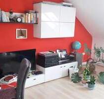 Zirndorf, Nestchen unterm Dach ! 2-Zi.-DG-Whg., 54 m², Laminat, ohne Balkon, im 2.OG in 3-Fam.-Haus