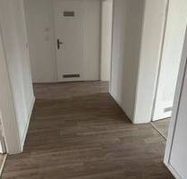 WG Willkommen - Großzügige und helle 3 Zimmer-Wohnung im 5. OG (ohne Aufzug) in Nürnberg-Bleiweiß, dem 
