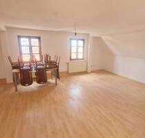 Neu renovierte 4 Zimmer Dachgeschoss Wohnung in NÜRNBERG-Almoshof