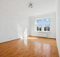 Großzügige 3-Zimmer mit Laminat, und Wanne in zentraler Lage! Einbauküche mgl. - Chemnitz Zentrum