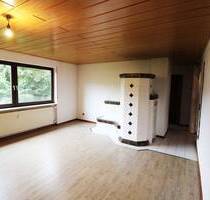 Gemütliche 3,5-Zimmer Dachgeschosswohnung in Hanweiler mit Hobbyraum und Bühne - Winnenden