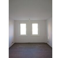 Anfragen NUR per E-Mail. Kleine Top Sanierte 3-Zimmer Wohnung. - Bremerhaven Lehe