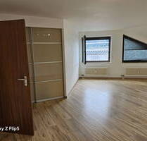 Neu renoviert! Charmante 2,5 Zimmer Wohnung im Zentrum von Leonberg! - Leonberg/Württemberg Eltingen