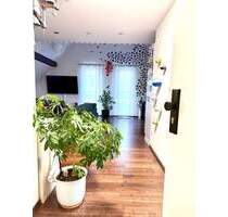 +++ LICHTDURCHFLUTETE 2-ZI-DACHGESCHOSSWOHNUNG + BALKON +SPITZBOGEN IN ZENTRALER LAGE +++ - Zirndorf