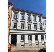 Gemütliche 4-Zimmer mit Laminat und Tageslicht Wannenbad in guter Lage! - Roßwein