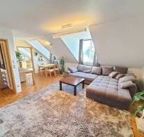 Endlich Zuhause angekommen - Attraktive 2 Zimmer Dachgeschoss Wohnung in guter und ruhiger Wohnlage von Amberg