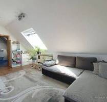 DU-Untermeiderich, Straßburger Straße 48 - Gemütliche 2 Zimmer-DG-(4.OG)-Wohnung zeitnah zu mieten !! - Duisburg