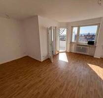 Große 1 Zimmer Wohnung mit Balkon und Weitblick - Bad Soden
