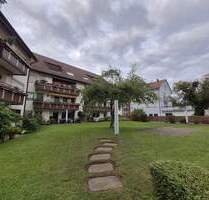 Exklusive zentrale 3,5 Zimmer Dachgeschosswohnung mit geh. Innenausstattung, Loggia und EBK - Friedrichshafen