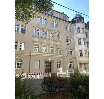 Dachgeschosswohnung, WG geeignet, mit Balkon und Einbauküche in Campus-Nähe - Chemnitz Bernsdorf
