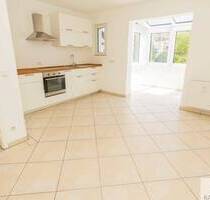 Modernisierte Etagenwohnung mit Wintergarten - 3 Zimmer in Düsseldorf-Benrath - Düsseldorf Benrath