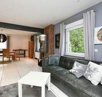 Helle, modern möblierte 2,5-Zimmer Wohnung mit Balkon und Stellplatz in Fellbach