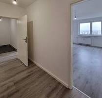 WG-geeignete geräumige 2 Zimmer mit Balkon ab Ende 082025 - Dresden Prohlis-Süd (Spremberger Str.)
