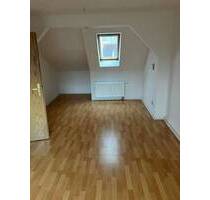 Gemütliche DG 1-Zimmer mit Laminat in ruhiger Lage! - Zwickau Niederplanitz