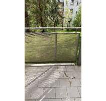 Gemütliche 2-Zimmer mit Laminat, Balkon und Wannenbad in ruhiger Lage! Vormieter verkauft EBK - Chemnitz Bernsdorf