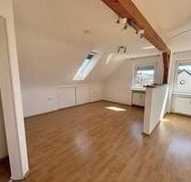 Eibach ! Chice, sehr helle 2-Zi.-DG-Whg., 52 m² mit Einbauküche, ohne Balkon - Nürnberg