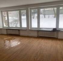 AB JUNI 2025 - INDIVIDUELL IM ERDGESCHOSS * Helles Wohnzimmer mit offener Küche, Vorratskammer und Essecke * Duschbad + WC separat * Terrasse - Clausthal-Zellerfeld