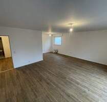 Moderne 2-Zimmer Wohnung mit Balkon und Möbeln in Köln Langel