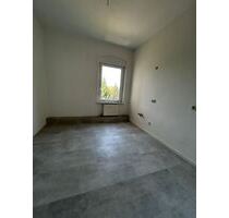 Helle 4-Zimmer mit Laminat, Abstellraum, eigenem Hausgarten und Dusche! EBK und Stellplatz mgl. - Chemnitz Sonnenberg