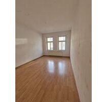 Gemütliche 2-Zimmer mit Laminat, Balkon und Wannenbad in ruhiger Lage!!! EBK mgl. - Chemnitz Sonnenberg