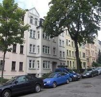 Sehr große 2-Zimmer mit 27 m²-WoZi, Wannenbad, EBK Abstellraum und Riesenbalkon! - Chemnitz Sonnenberg