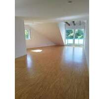 Sonnenverwöhnte 3-Zimmer DG-Wohnung in ruhiger Lage in Dreieich-Dreieichenhain